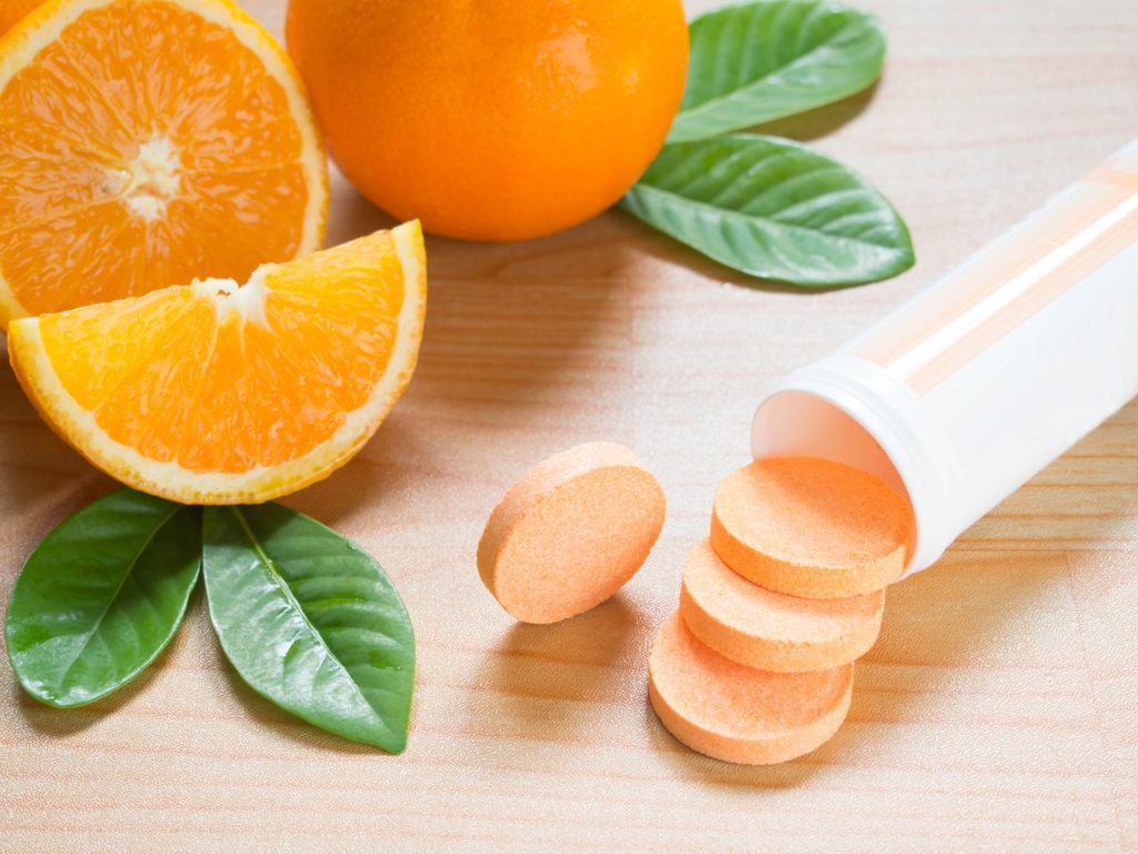 Bị chảy máu cam uống vitamin C có nên không?