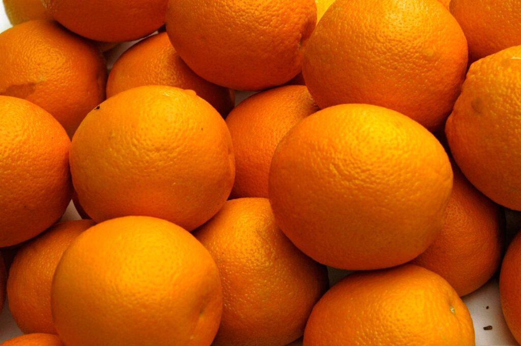Hàm lượng Vitamin C trong cam là bao nhiêu? Có phải cao nhất?