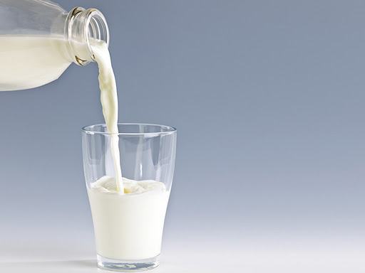 Bé bị tiêu chảy có nên uống sữa không?