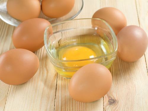 Những vấn đề bạn nên biết khi ăn trứng gà sống