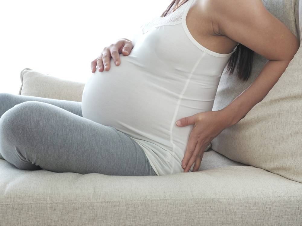 Mang thai bị phù chân và cách khắc phục